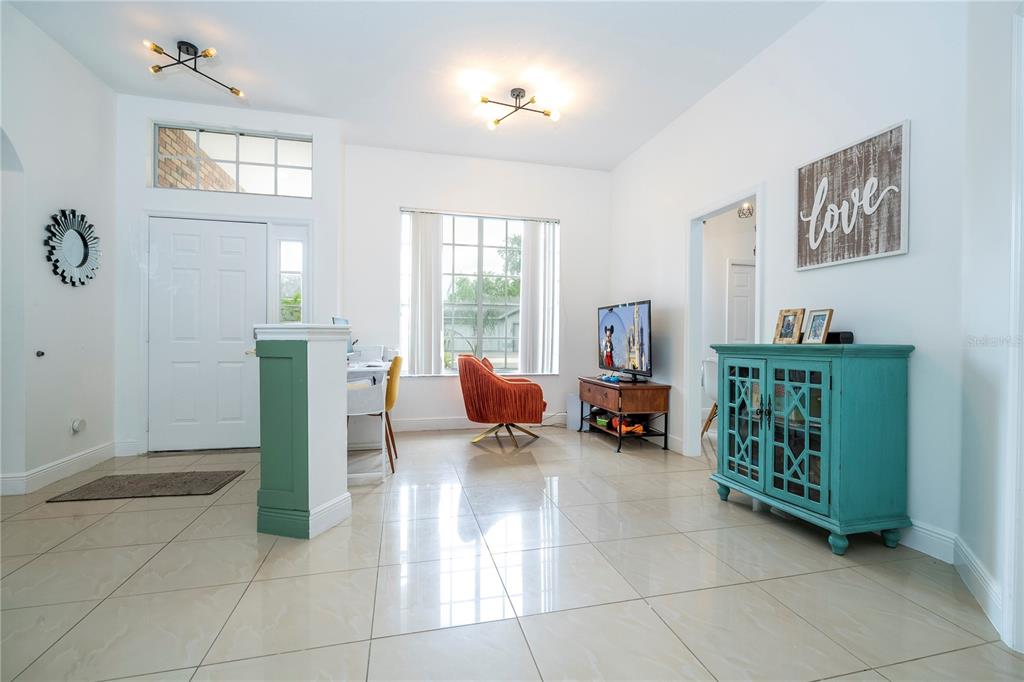 2547 Raccoon Run Lane Orlando, FL 32837 - Photo 4 of 29