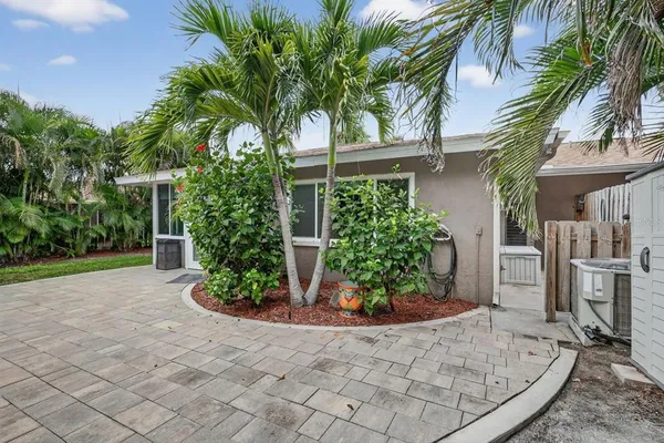 $999,900 | 1884 Southpointe Drive, Sarasota, FL 34231