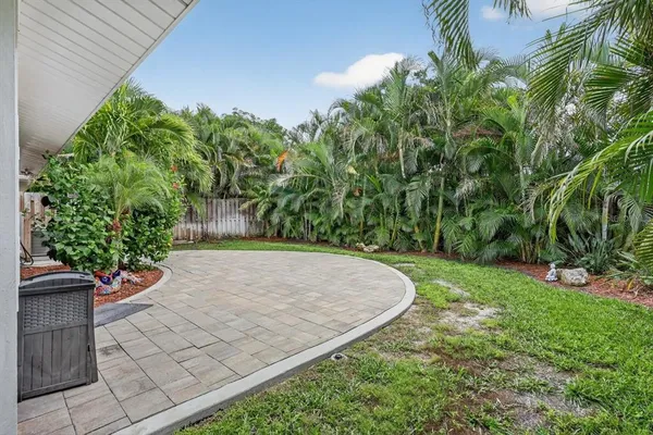$999,900 | 1884 Southpointe Drive, Sarasota, FL 34231