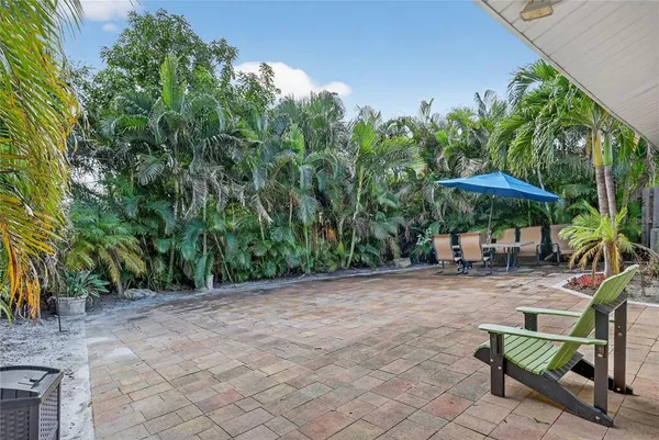 $999,900 | 1884 Southpointe Drive, Sarasota, FL 34231