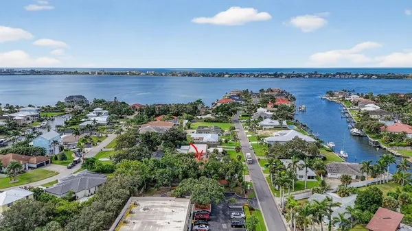 $999,900 | 1884 Southpointe Drive, Sarasota, FL 34231