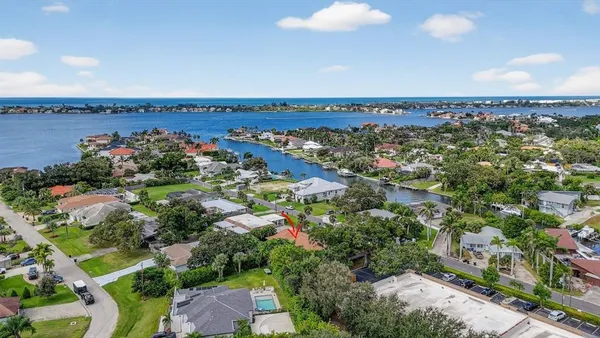 $999,900 | 1884 Southpointe Drive, Sarasota, FL 34231