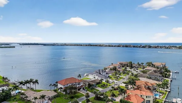 $999,900 | 1884 Southpointe Drive, Sarasota, FL 34231