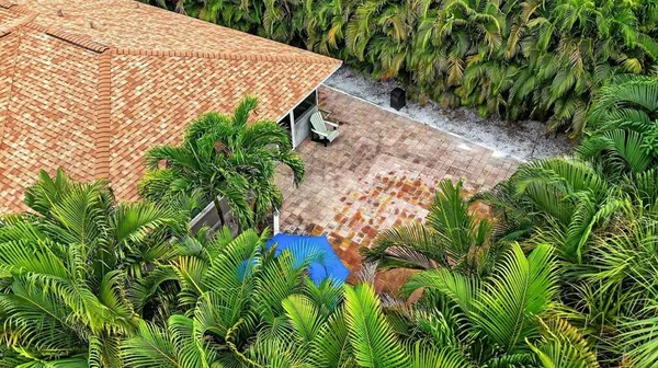 $999,900 | 1884 Southpointe Drive, Sarasota, FL 34231