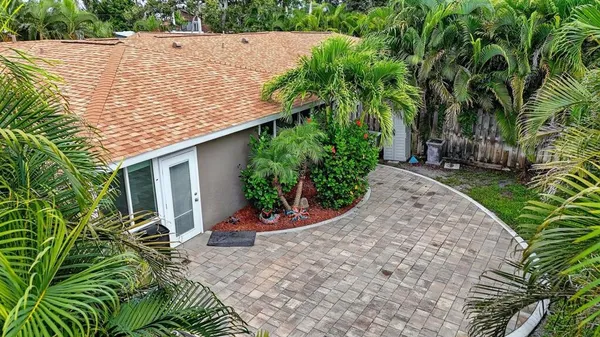 $999,900 | 1884 Southpointe Drive, Sarasota, FL 34231