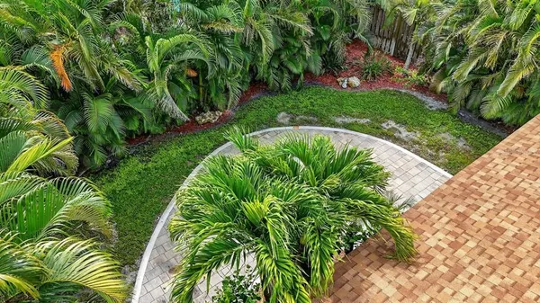 $999,900 | 1884 Southpointe Drive, Sarasota, FL 34231