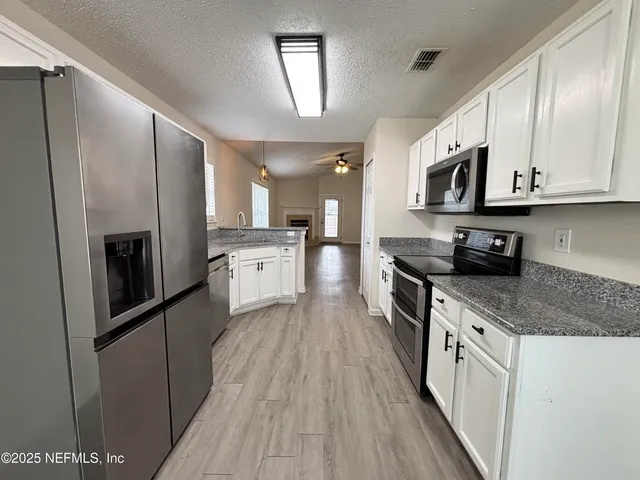 $1,800 | 1613 Teaberry Drive, Middleburg, FL 32068