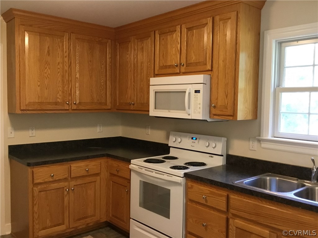 217 Oak Ridge Court Aylett, VA 23009 - Photo 10 of 22 Gallery Image 10