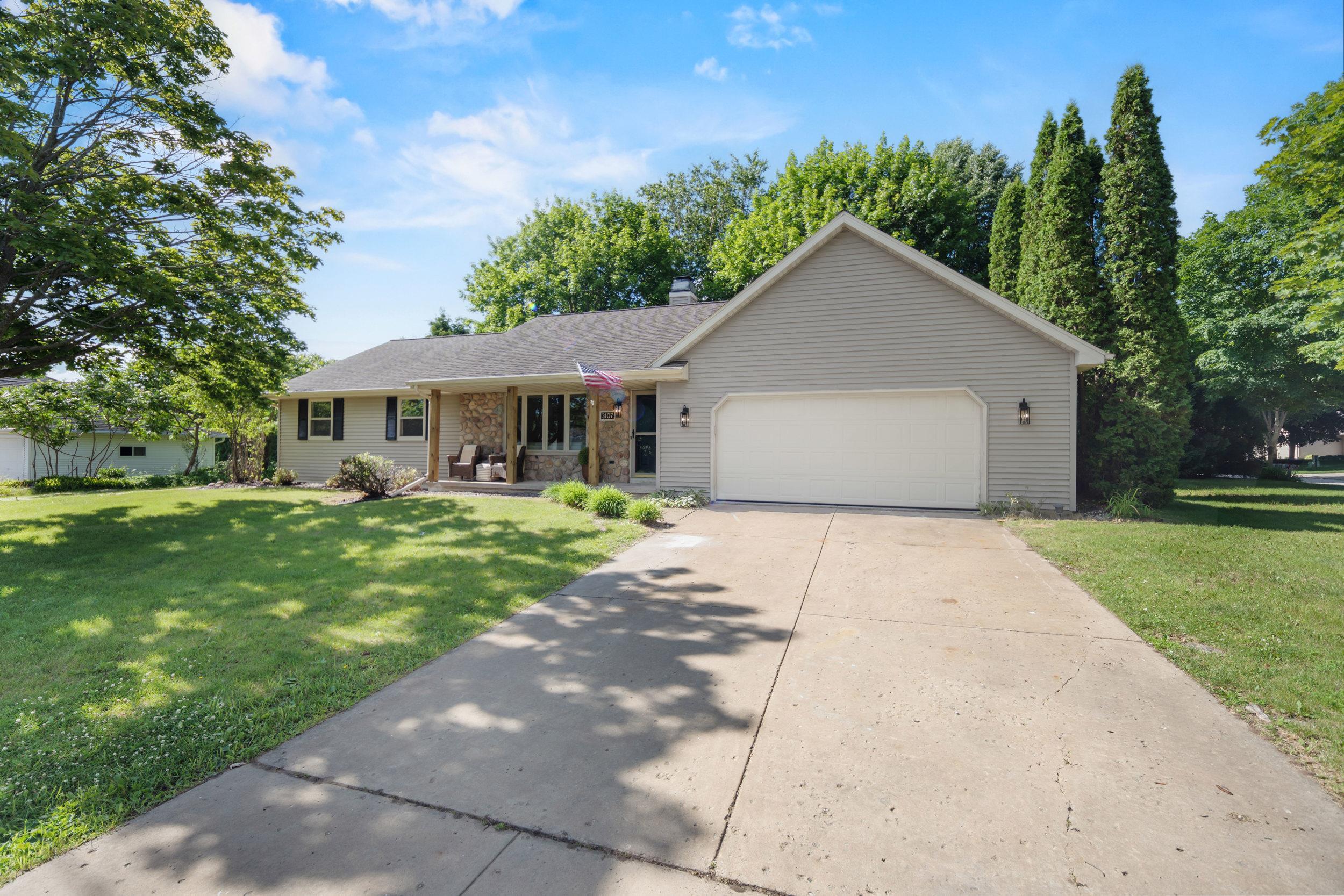 3107 Devroy Lane Green Bay, WI 54313 - Photo 3 of 75