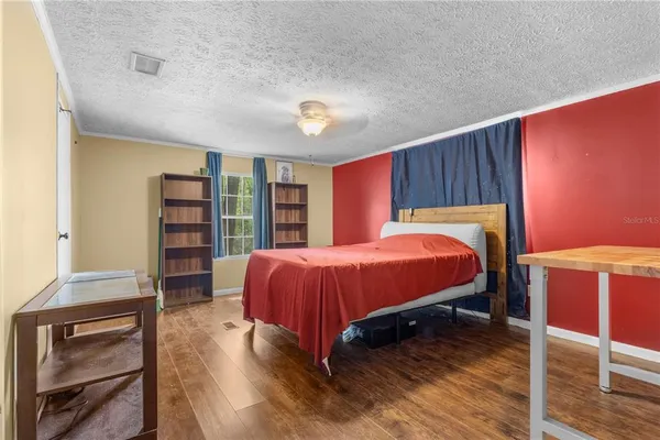 a bed room with a bed and a closet