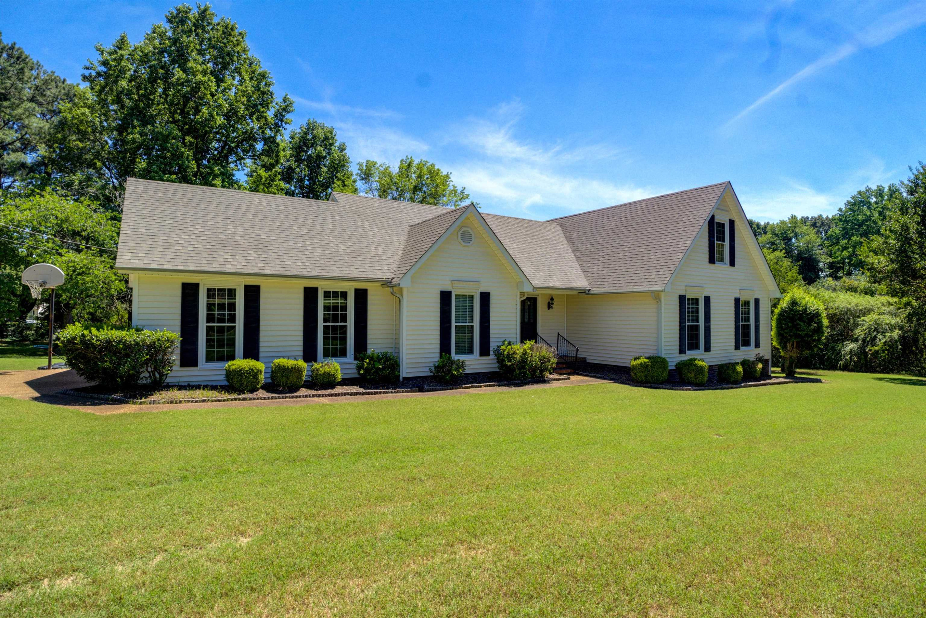 894 Pipkin Road Jackson, TN 38305 - Photo 2 of 24 Photo 2