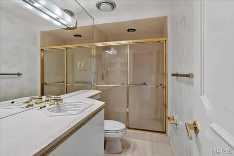 $760,000 | 27 Meadowbrook Country Club Estate, Ballwin, MO 63011