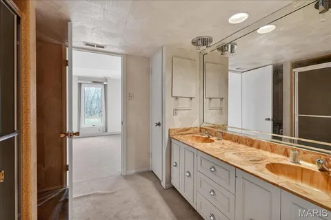 $760,000 | 27 Meadowbrook Country Club Estate, Ballwin, MO 63011