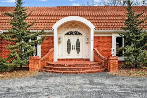 $760,000 | 27 Meadowbrook Country Club Estate, Ballwin, MO 63011