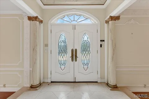 $760,000 | 27 Meadowbrook Country Club Estate, Ballwin, MO 63011