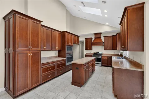 $760,000 | 27 Meadowbrook Country Club Estate, Ballwin, MO 63011