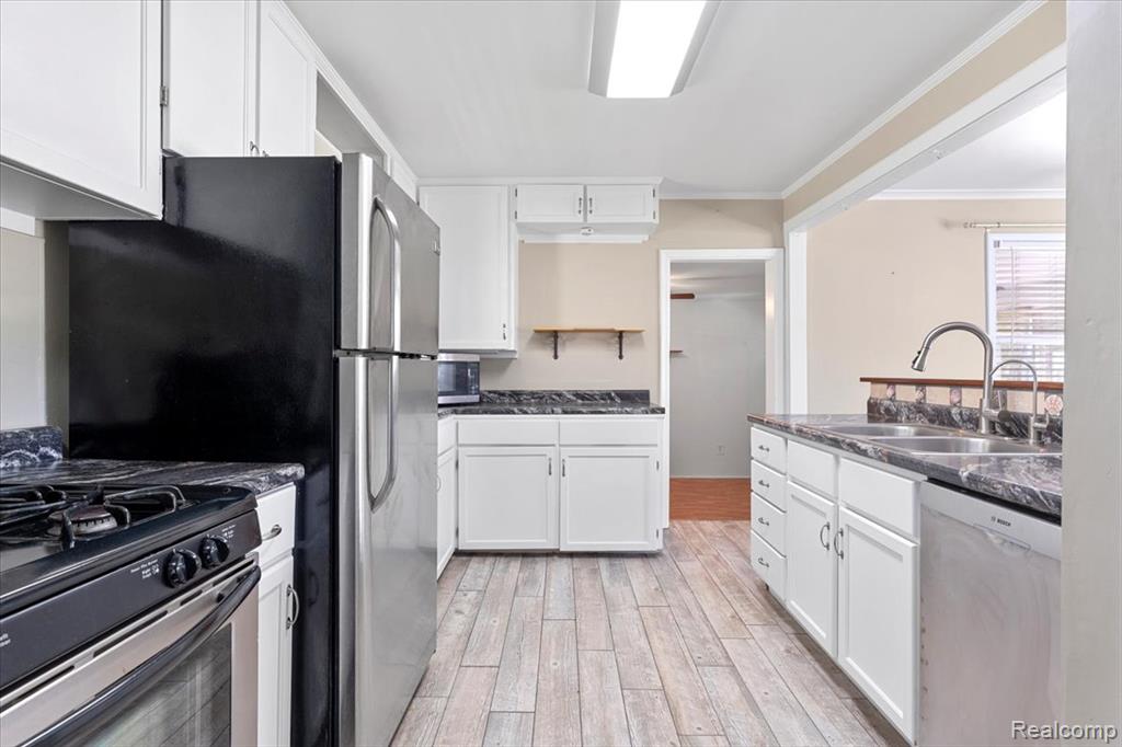 25952 Power Road Farmington Hills, MI 48336 - Photo 8 of 23