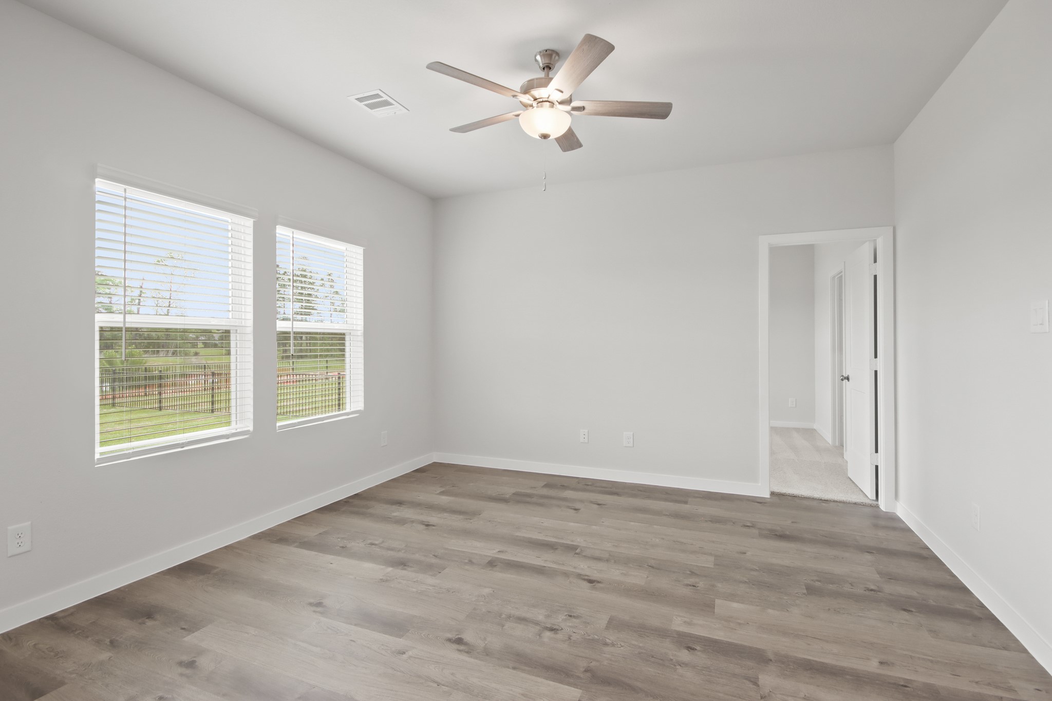 523 Shoreview Drive Conroe, TX 77303 - Photo 8 of 28