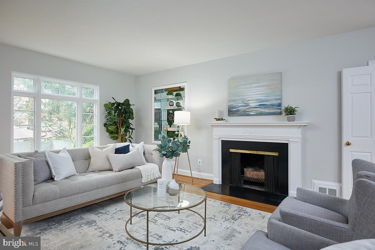 4617 36th Street Northwest Washington, DC 20008 - Photo 4 of 57