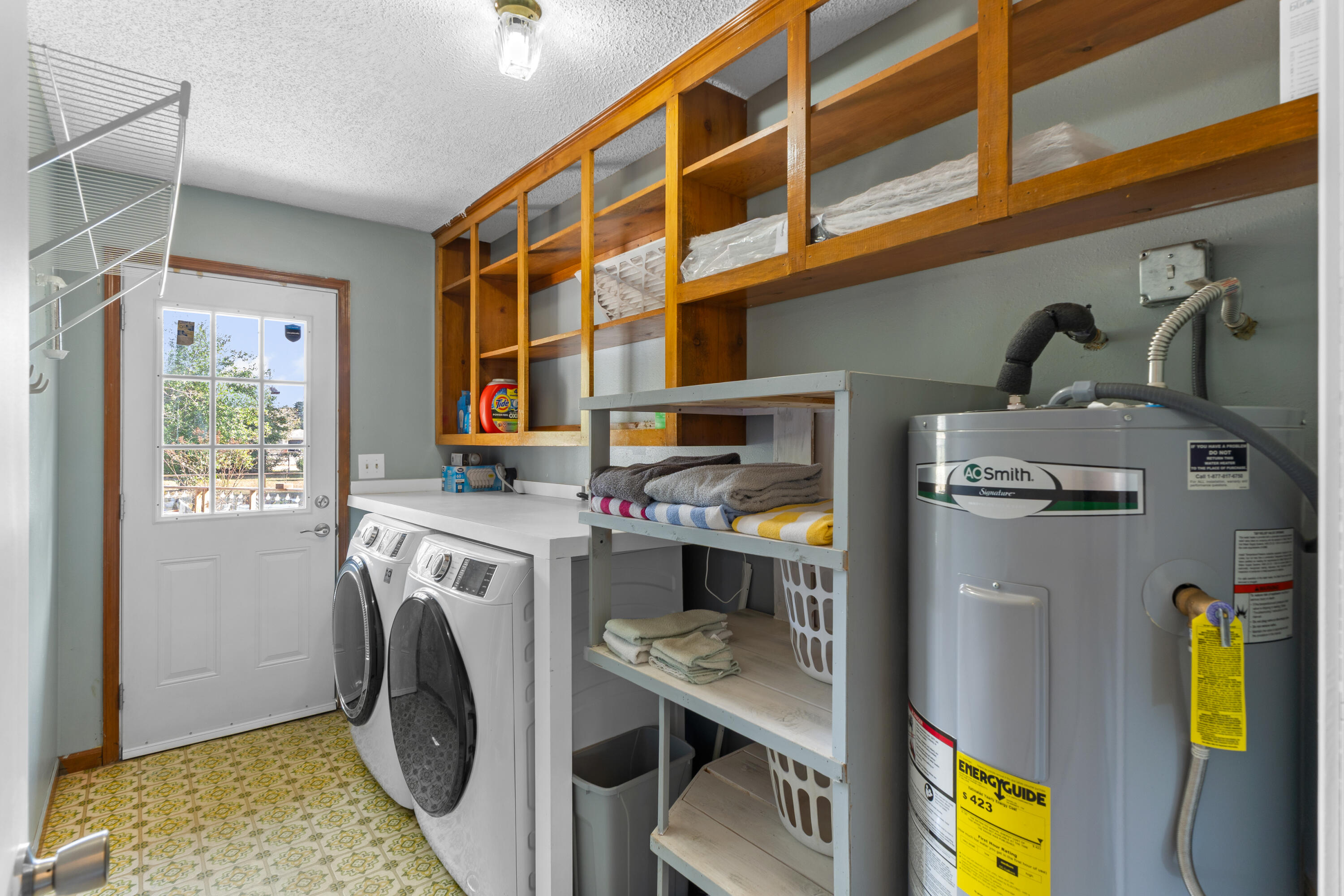4320 Reinsma Road Milton, FL 32583 - Photo 24 of 41 a utility room with dryer and washer