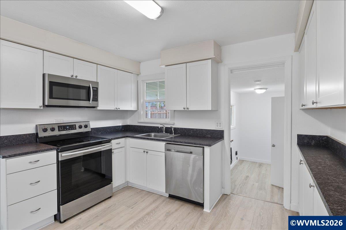 704 Southwest 16th Avenue Albany, OR 97321 - Photo 11 of 35