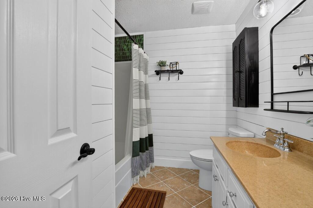 312 Willow Run Havelock, NC 28532 - Photo 24 of 39 Shiplap walls