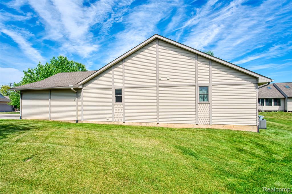 159 Addison Circle Fowlerville, MI 48836 - Photo 33 of 41