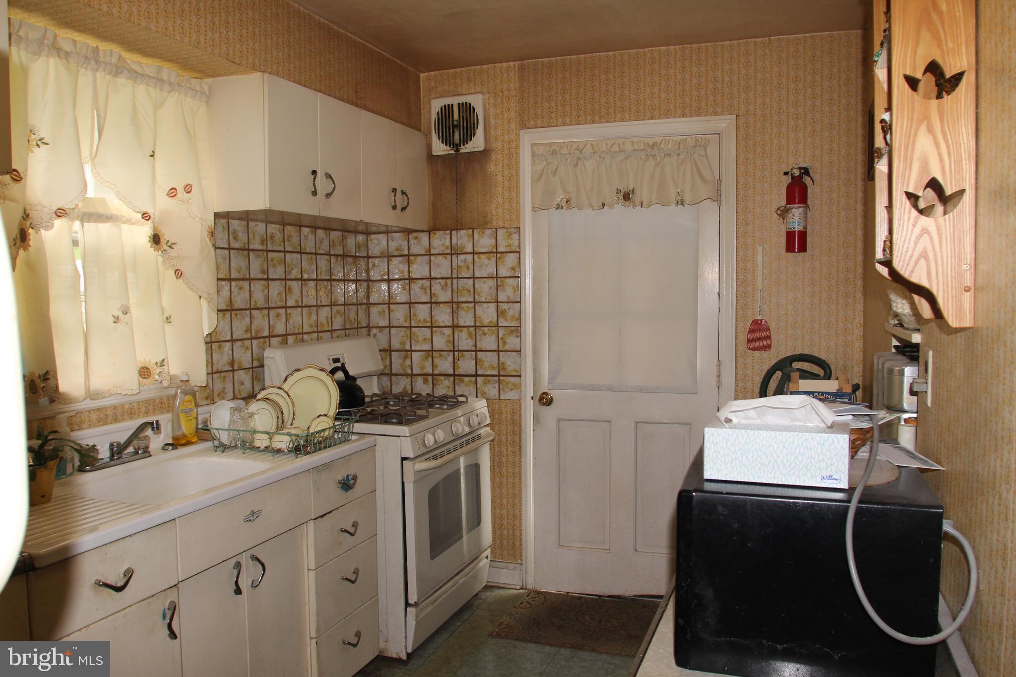 1918 Hillcrest Road Baltimore, MD 21207 - Photo 11 of 18 Kitchen