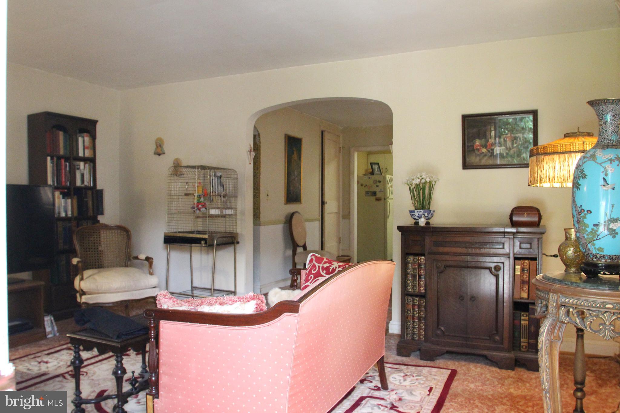 1918 Hillcrest Road Baltimore, MD 21207 - Photo 5 of 18 Living Room