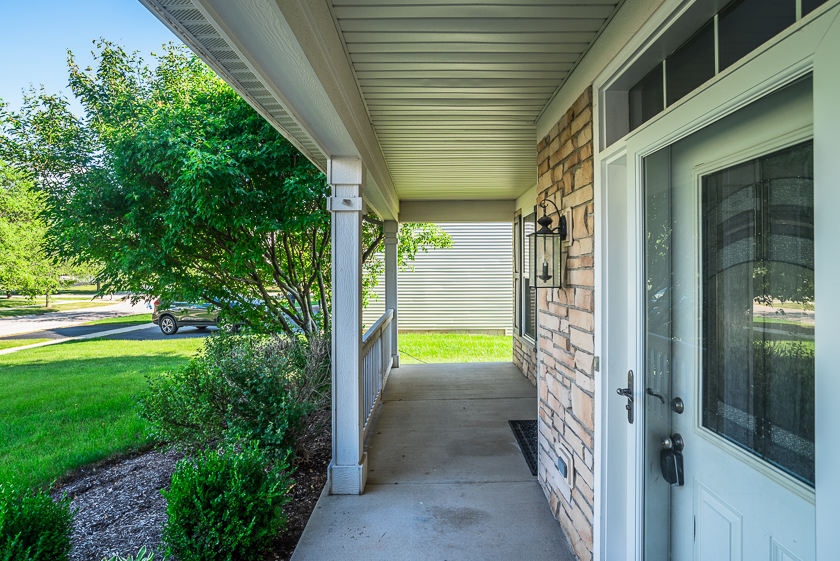 1303 Winding Way Bolingbrook, IL 60490 - Photo 2 of 29
