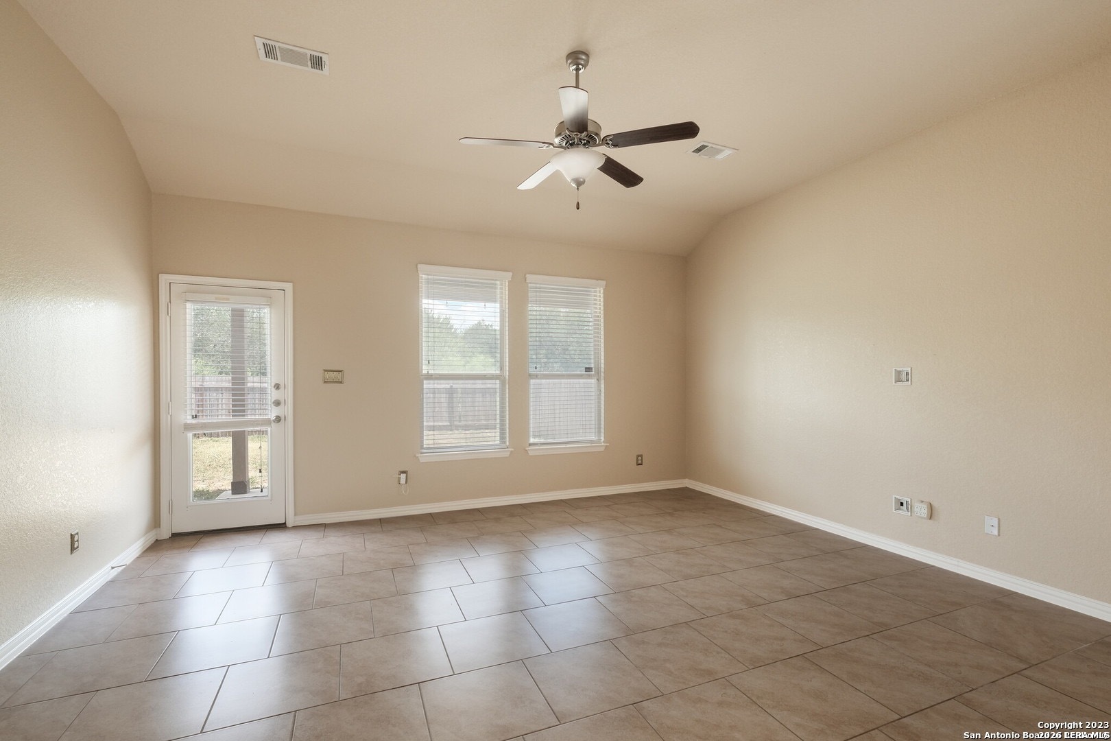 212 Campfire Way Cibolo, TX 78108 - Photo 5 of 18