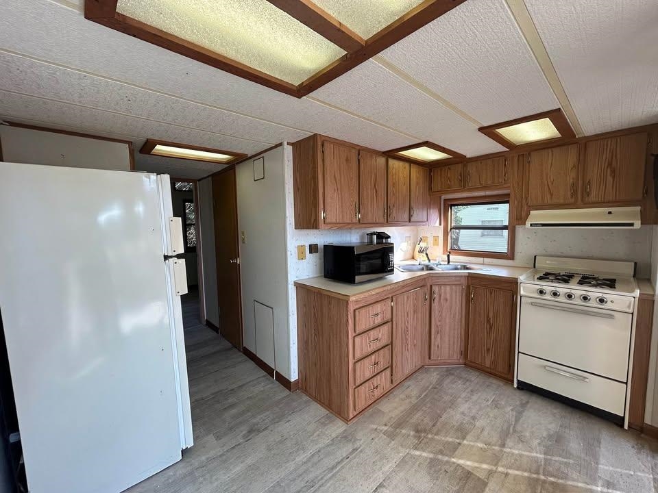 57 Rudy Lane, Unit 24 Clarksville, NH 03592 - Photo 14 of 33