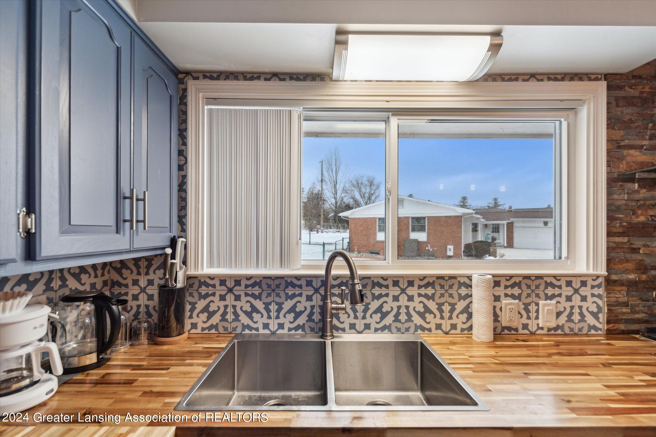 3910 Barton Road Lansing, MI 48917 - Photo 17 of 42 18-3910-Barton-Rd-Lansing-MI-48917-Windo