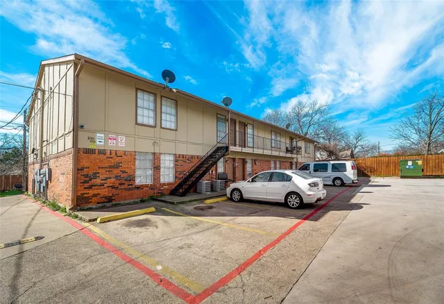 $925 | 106 East Cedar Street, Unit 12, Arlington, TX 76011