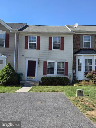 $1,925 | 403 Hupps Hill Court, Strasburg, VA 22657