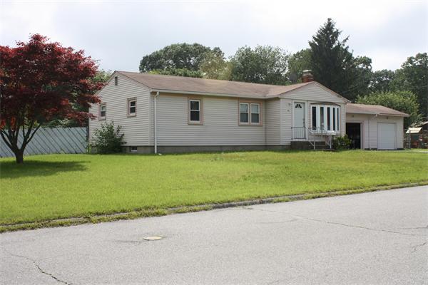 45 Julian Road Warwick, RI 02889 - Photo 3 of 17