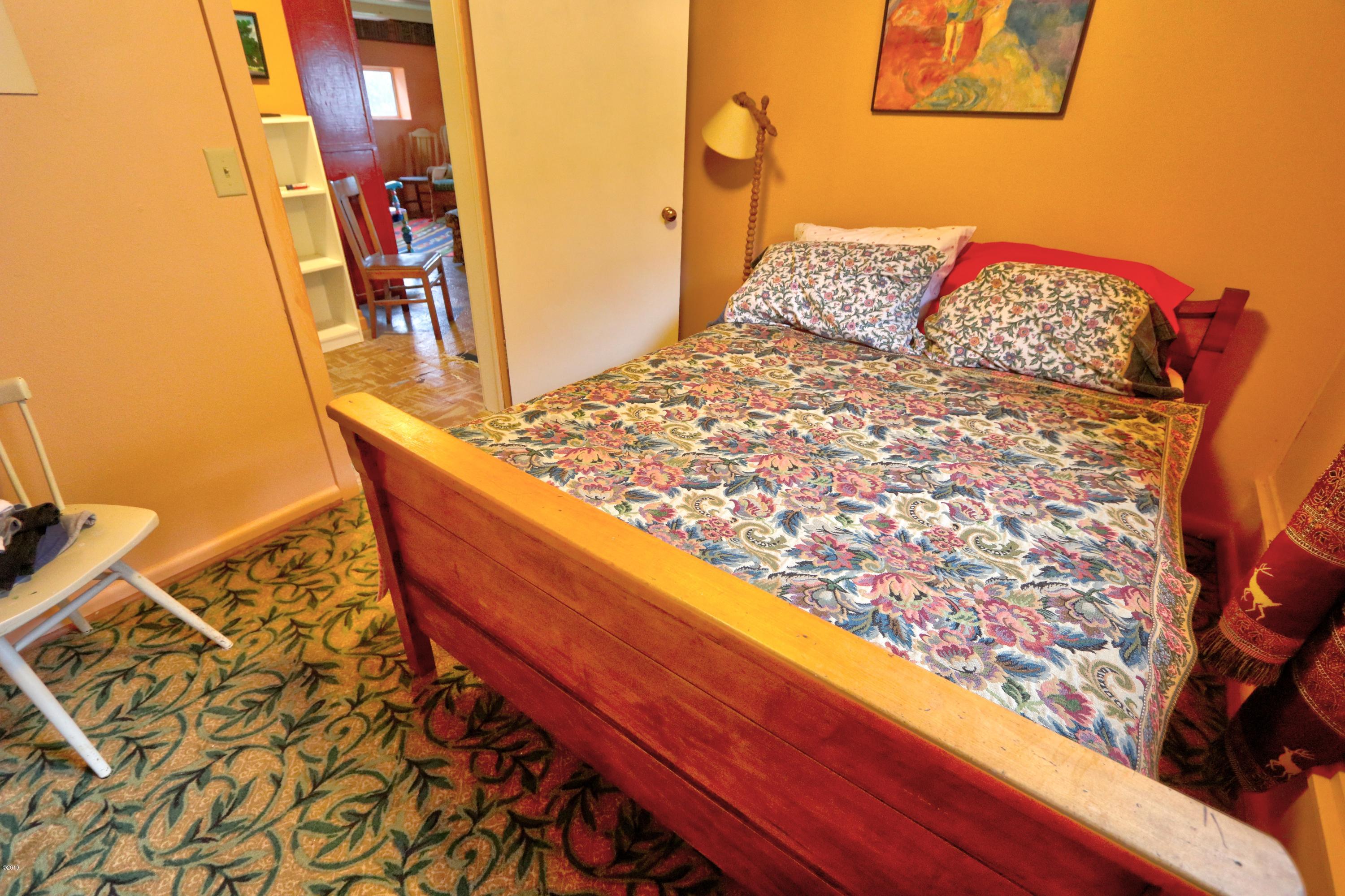 19 Southwest Hurbert Street Newport, OR 97365 - Photo 42 of 51 Lower bedroom