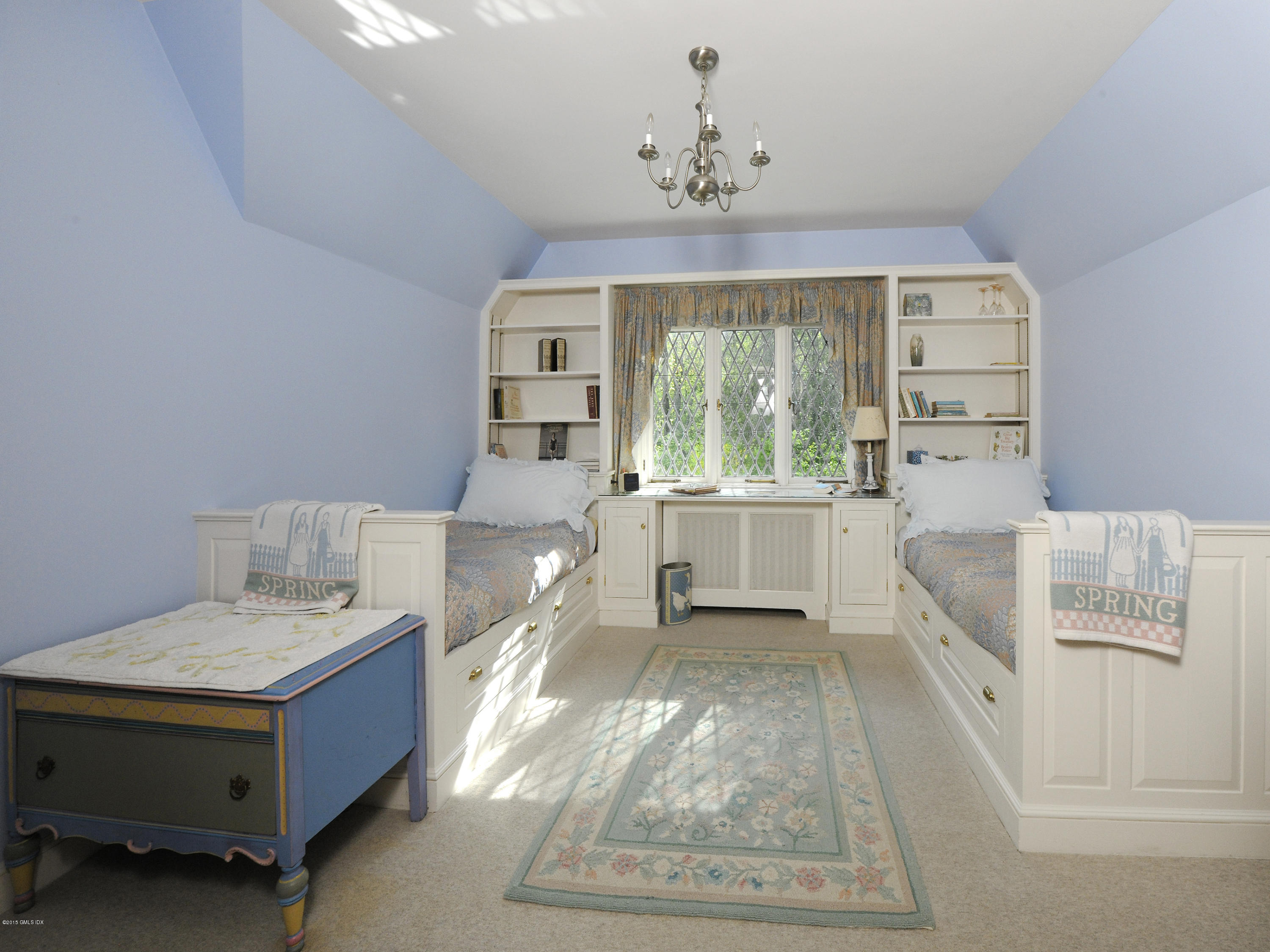 9 Frost Road Greenwich, CT 06830 - Photo 14 of 29 a spacious bathroom with a double vanity and a mirror