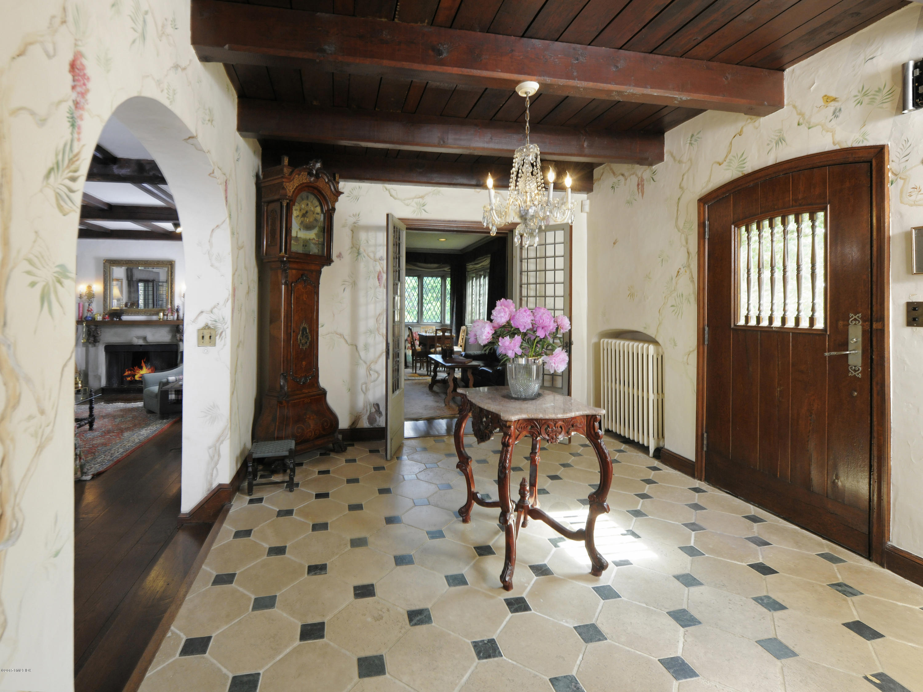 9 Frost Road Greenwich, CT 06830 - Photo 4 of 29 a dining room with furniture