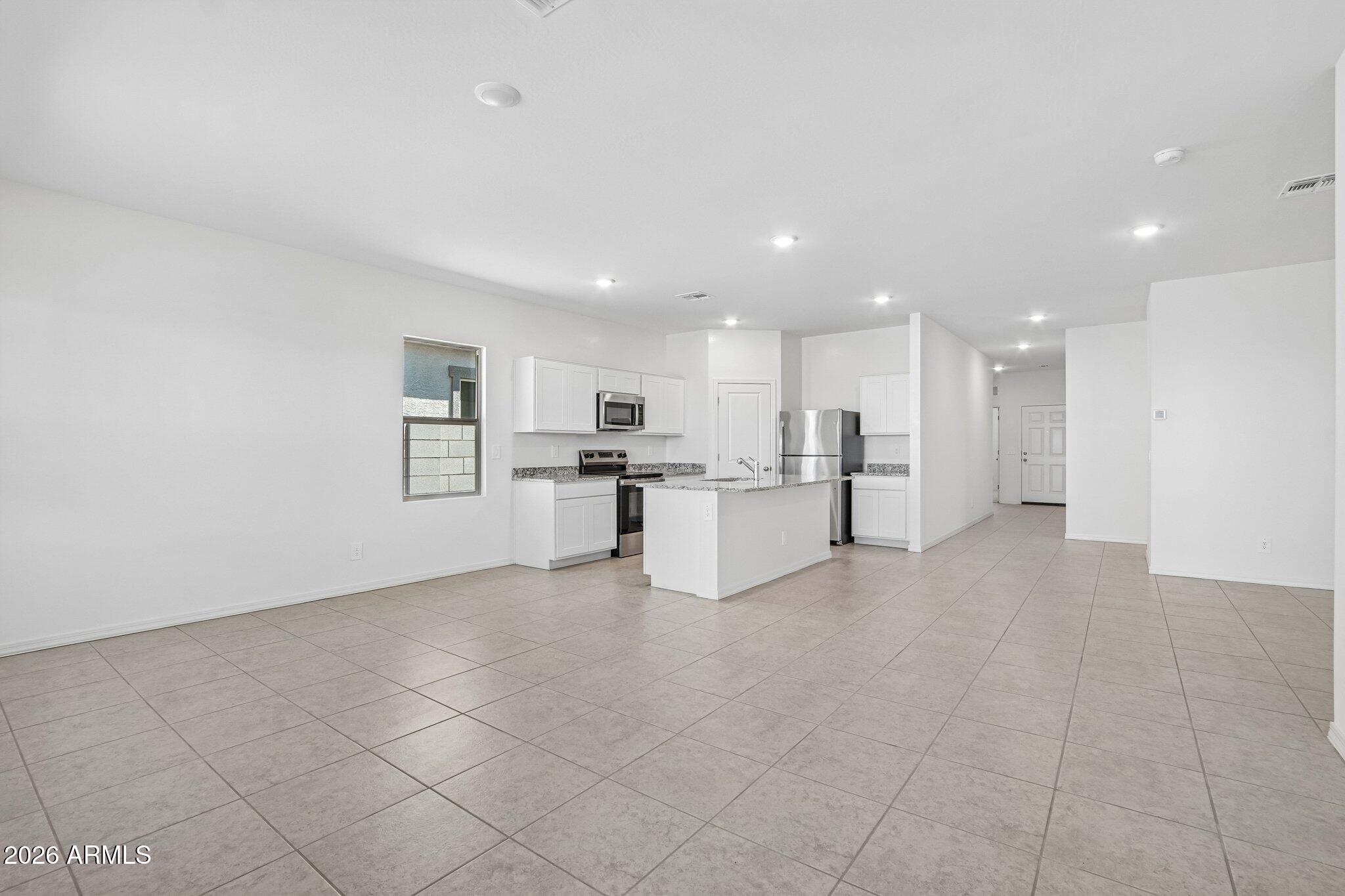 47235 West Old Timer Road Maricopa, AZ 85139 - Photo 4 of 23 SL_Moonbeam_Kitchen_Family_Room_B (2)