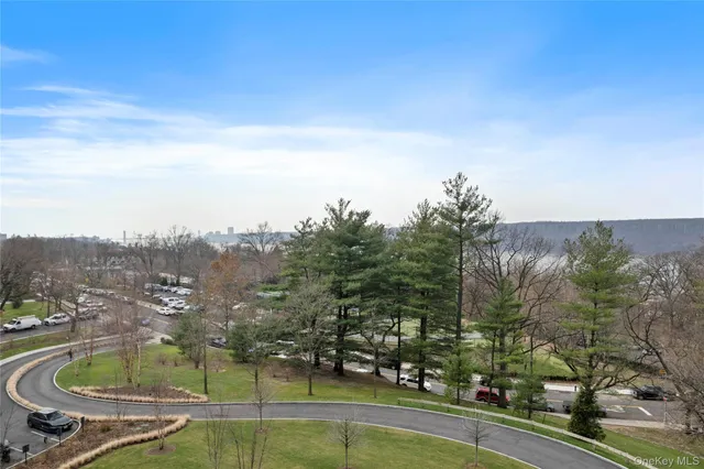 $295,000 | 5900 Arlington Avenue, Unit 6S | North Riverdale