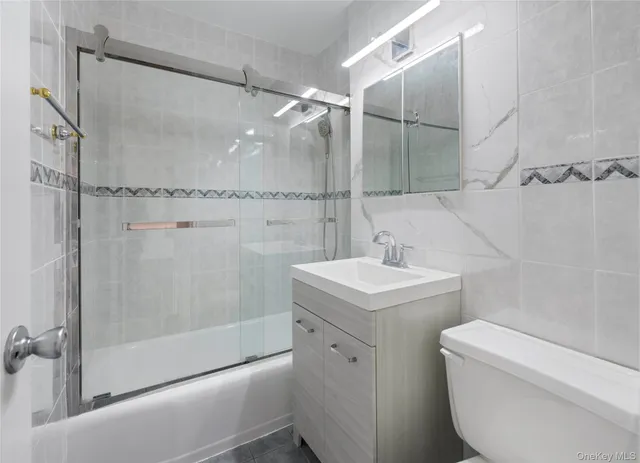 $295,000 | 5900 Arlington Avenue, Unit 6S | North Riverdale