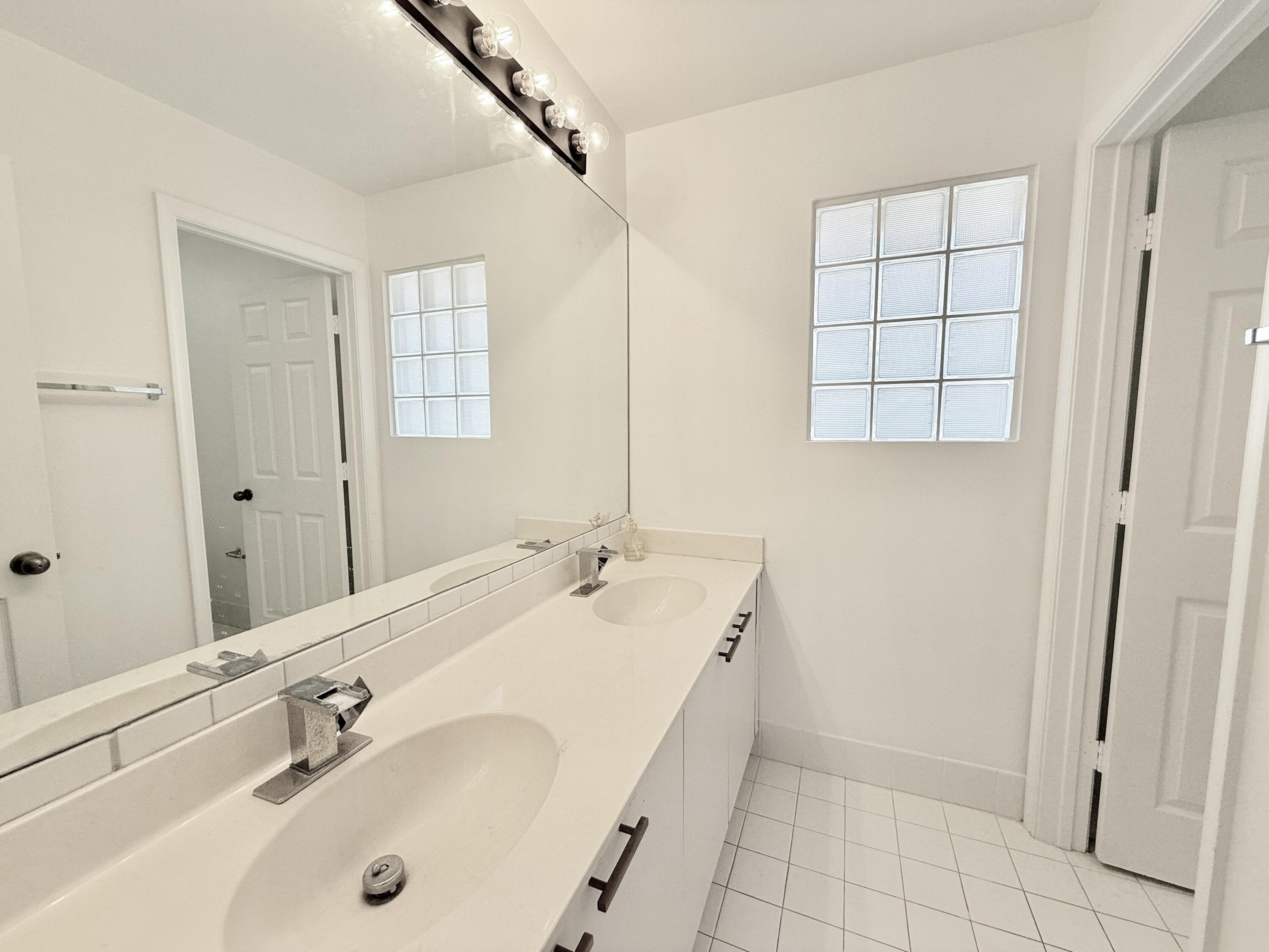 10875 Old Bridgeport Lane Boca Raton, FL 33498 - Photo 12 of 39 2nd full bathroom (upstairs)