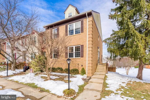 $740,000 | 6050 Heatherwood Drive, Alexandria, VA 22310