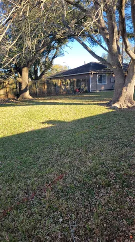 a view of a tennis court