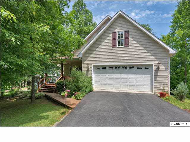 10 North Ridge Way Stanardsville, VA 22973 - Photo 4 of 25 Nicely pave driveway leading right up to your two car garage.