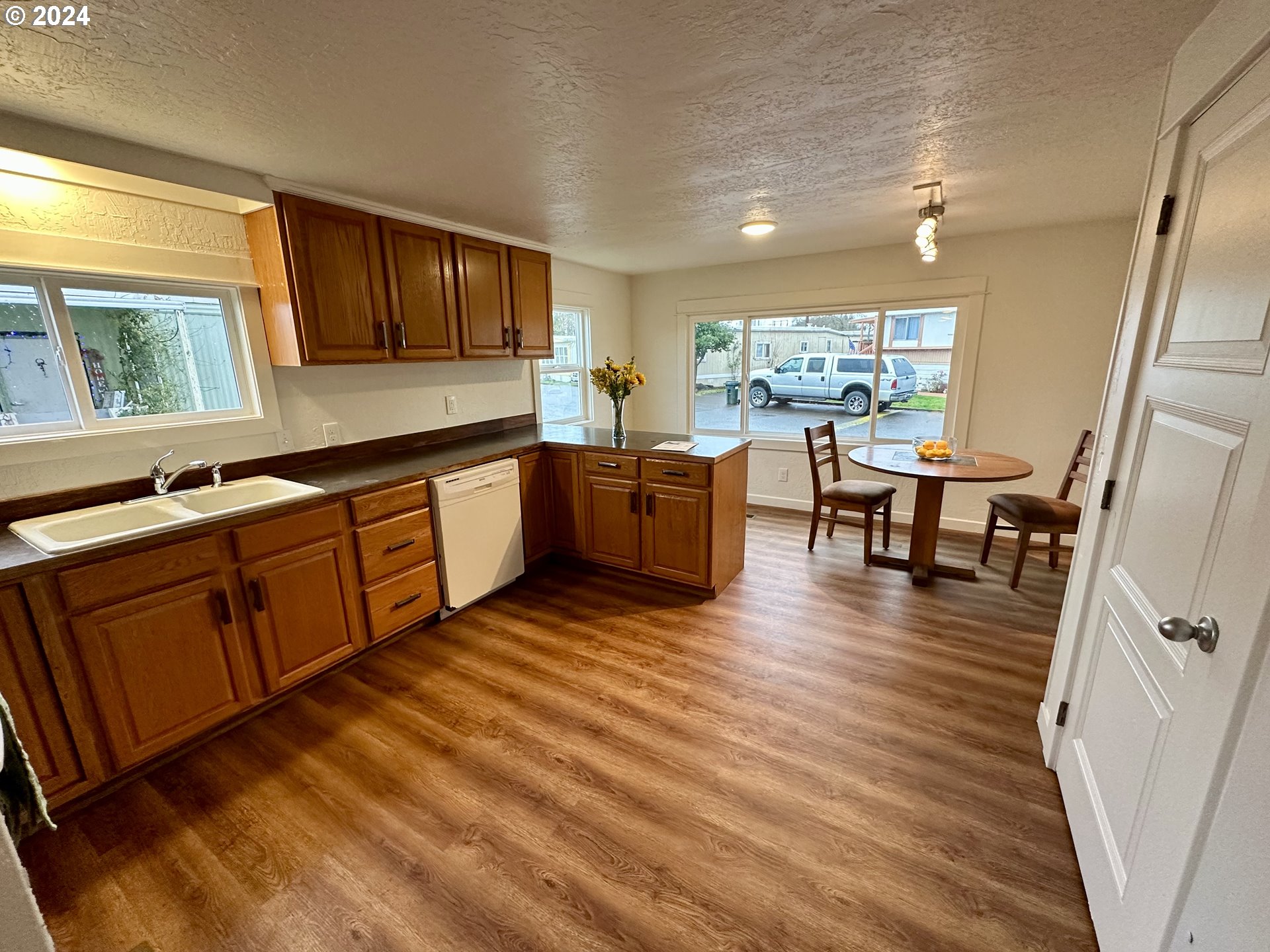 34956 Seavey Loop Road, Unit 20 Eugene, OR 97405 - Photo 4 of 18 Gallery Image 4