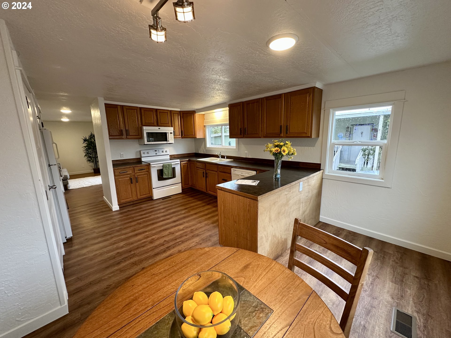 34956 Seavey Loop Road, Unit 20 Eugene, OR 97405 - Photo 5 of 18 Gallery Image 5