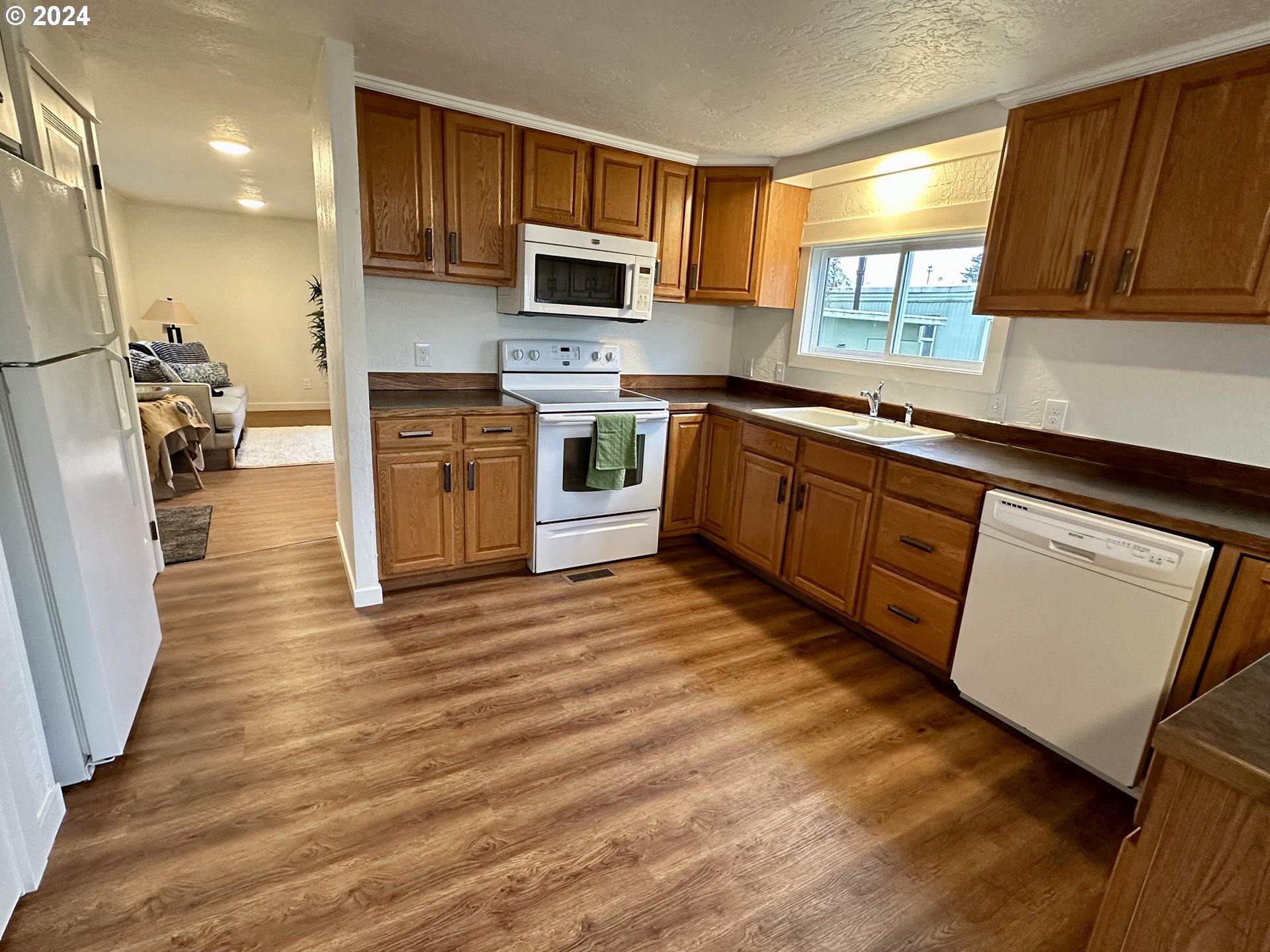 34956 Seavey Loop Road, Unit 20 Eugene, OR 97405 - Photo 6 of 18 Gallery Image 6