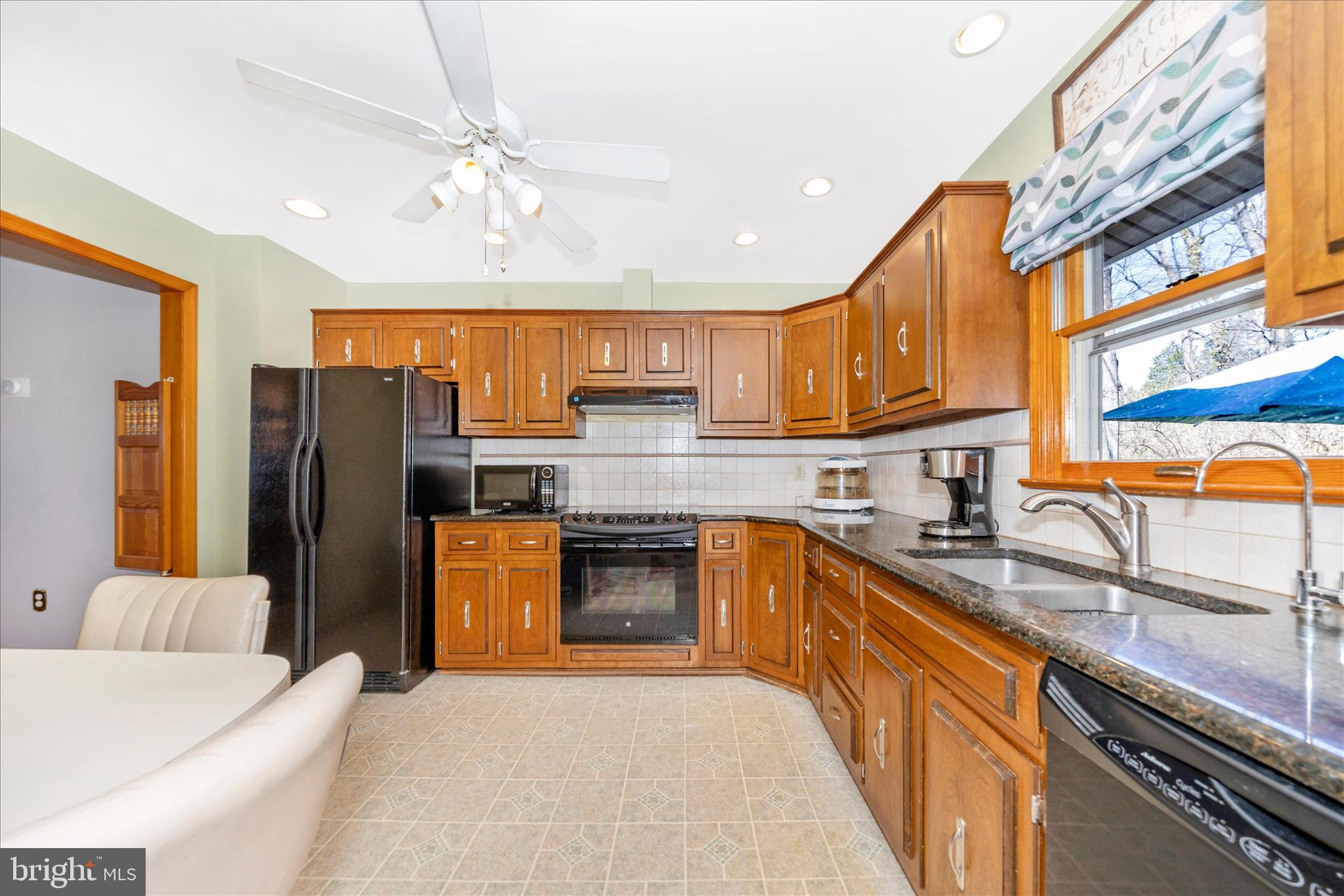 4614 Pinewood Trail Middletown, MD 21769 - Photo 11 of 71 Kitchen